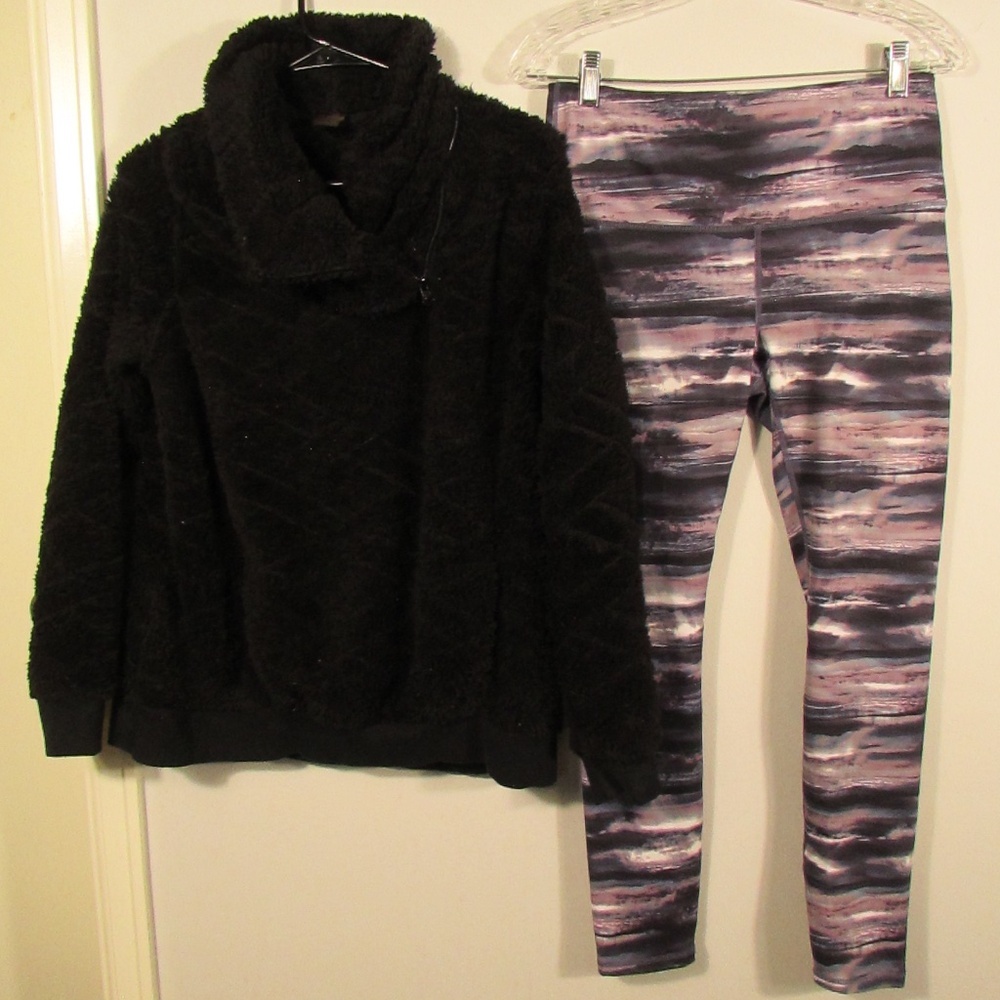 GAIAM Patterned Leggings & Black St John’s Bay Fluffy Jacket